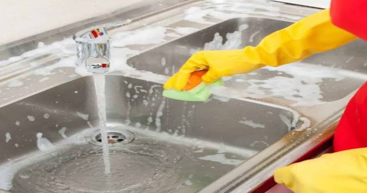 Kitchen sink cleaning