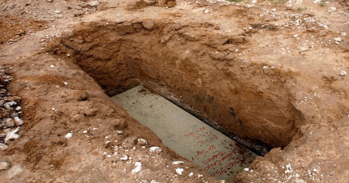 Parents locking the Grave