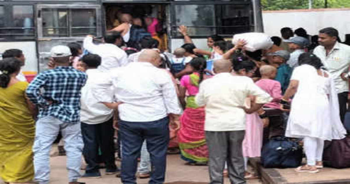 Women crowd in Temple