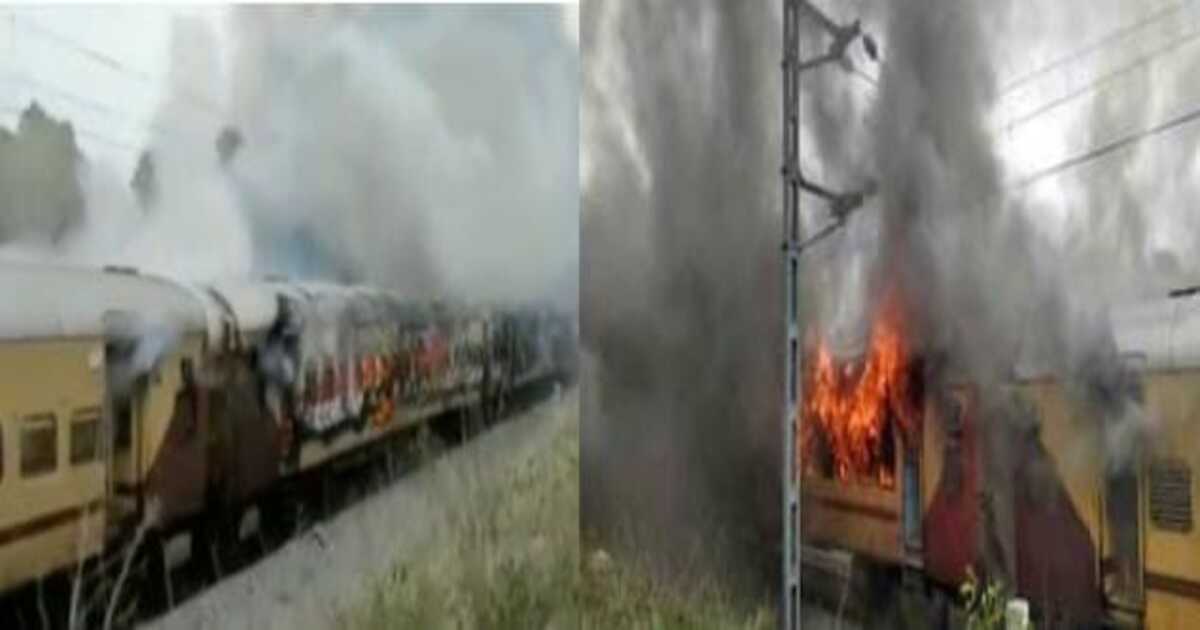 WhatsApp Image 2023-07-07 at 1.14.09 PM (1) Falaknuma Express Train