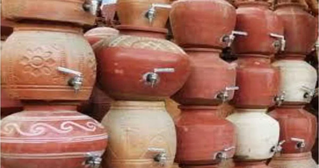 Cleaning of Earthen Pots