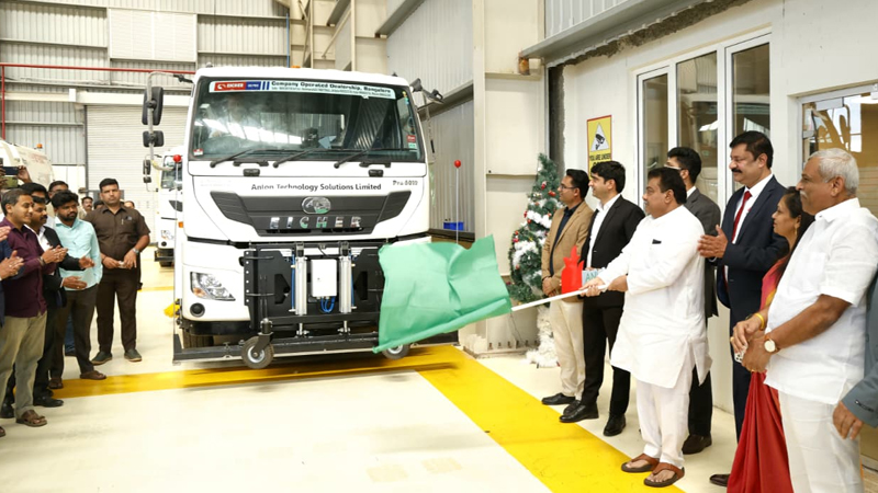 Runway Cleaning Vehicle: ಬೆಂಗಳೂರಲ್ಲೇ ತಯಾರಾಯ್ತು ದೇಶದ ಮೊದಲ ರನ್ವೇ ಕ್ಲೀನಿಂಗ್ ವೆಹಿಕಲ್
