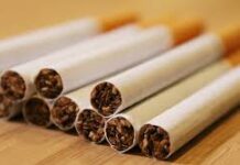 ಸಾರಿಗೆ ಬಸ್ಗಳ ಮೇಲೆ ತಂಬಾಕು ಜಾಹೀರಾತು ಹರಿದ ಹಾಕಿದ ಕನ್ನಡಿಗರು