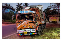 ಪುತ್ತೂರು: ಚಾಲಕನ ನಿಯಂತ್ರಣ ತಪ್ಪಿ ಲಾರಿ ಪಲ್ಟಿ: ವಿದ್ಯುತ್ ಕಂಬಕ್ಕೆ ಹಾನಿ