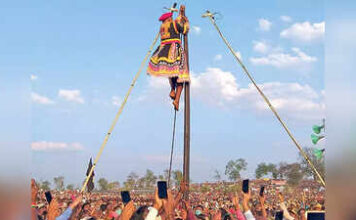 Karanika: ‘ಅಂಬಲಿ ರಾಶಿಗೆ ಮುತ್ತಿನ ಗಿಣಿ ಸಮೃದ್ಧಿಯಾಯ್ತಲೇ ಪರಾಕ್’- ದೊಡ್ಡ ಮೈಲಾರ ಗೊರವಯ್ಯನ ಕಾರ್ಣಿಕ ನುಡಿ