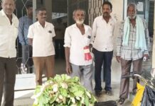 Tumakuru : ಜಮೀನಿಗೆ ರಸ್ತೆ ಮಾಡಲು ಲಂಚ ಕೇಳಿದ ಅಧಿಕಾರಿ – ದುಡ್ಡಿನ ಬದಲು ಮೂಲಂಗಿ ತಂದ ರೈತ!!