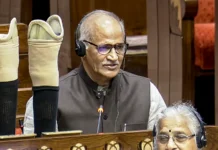 ಸದನದ ಮೇಜಿನ ಮೇಲೆ ಕೃತಕ ಕಾಲಿಟ್ಟ ಸದಾನಂದ ಮಾಸ್ಟರ್